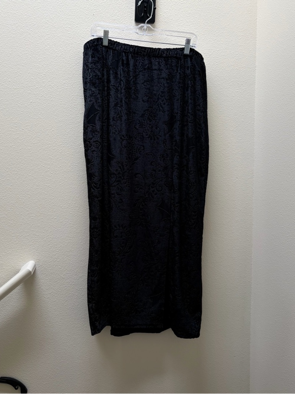 Torrid Nightfall Black Long Skirt Vampire Bats Goth 2X Velvet